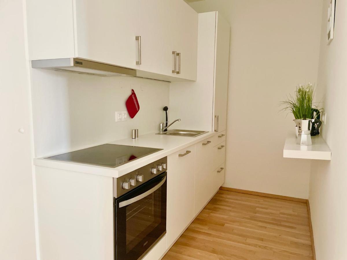 Bright Modern Flat With Balcony Appartement Wenen Buitenkant foto