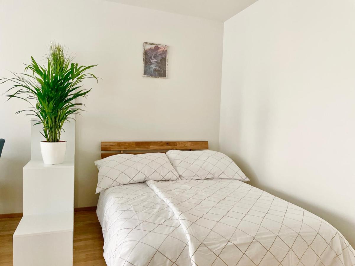 Bright Modern Flat With Balcony Appartement Wenen Buitenkant foto