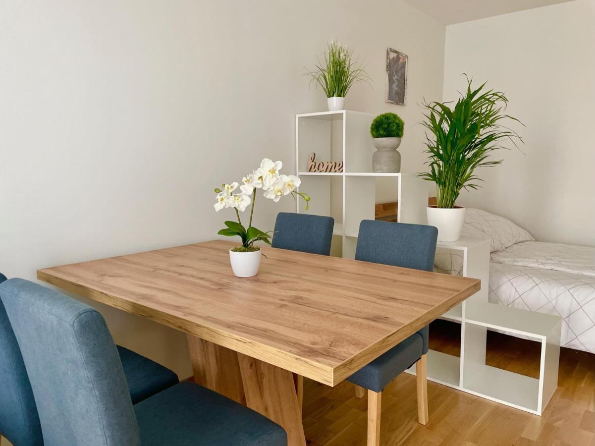 Bright Modern Flat With Balcony Appartement Wenen Buitenkant foto